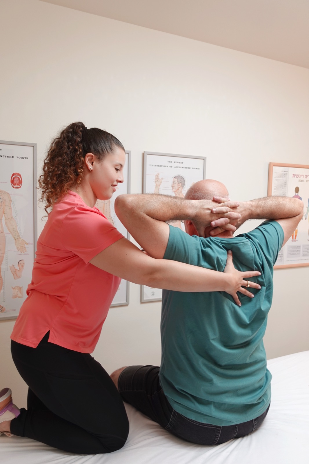 Back and neck pain – what you should know (with physiotherapist Zohar)